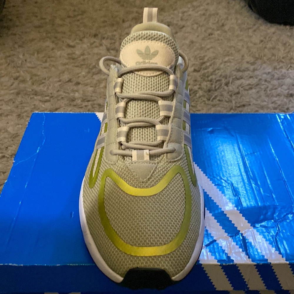 Adidas - Picture 2 of 4